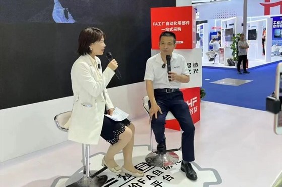 現(xiàn)場(chǎng)直播，暢談發(fā)展