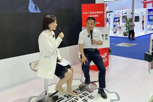 現(xiàn)場直播，暢談發(fā)展